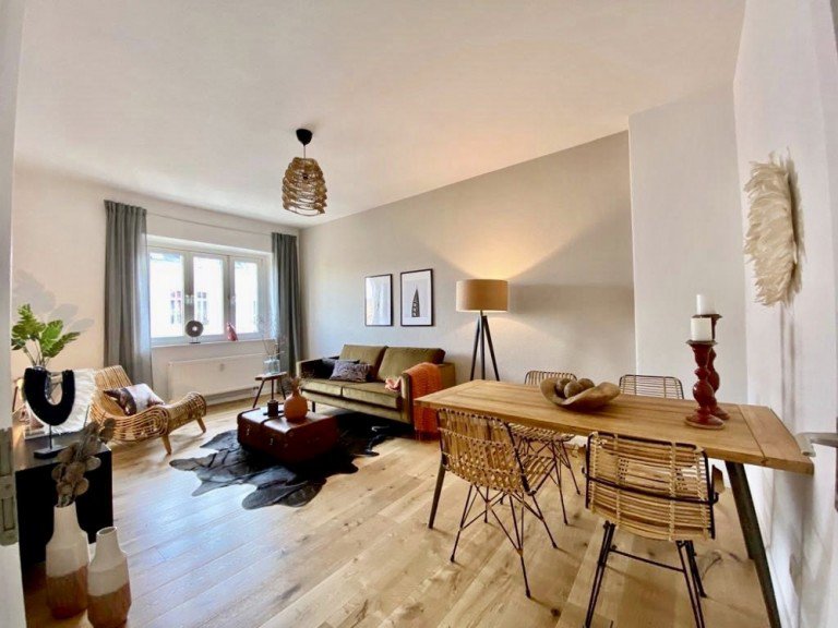 Titelbild Berlin Etagenwohnung Bieterverfahren: Altbauwohnung mit gro�em Balkon nahe Prenzlauer Berg (provisionsfrei)