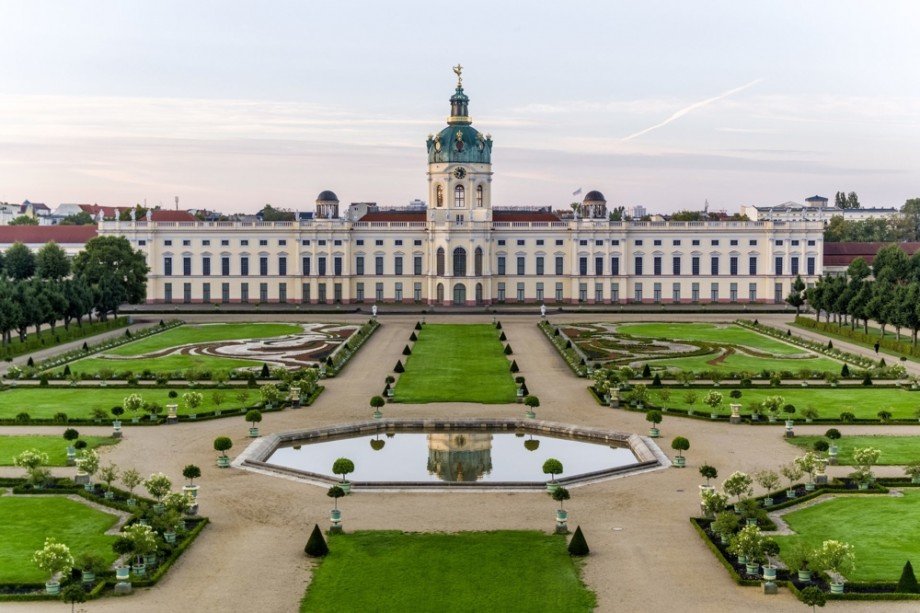 c-SPSG-Schloss-Charlottenburg_Gartenseite_Reinhardt-und-Sommer-1920x1280 Etagenwohnung Berlin